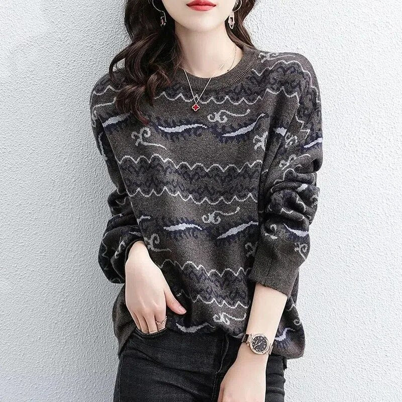 Élodie Lavin | Chic Patterned Sweater