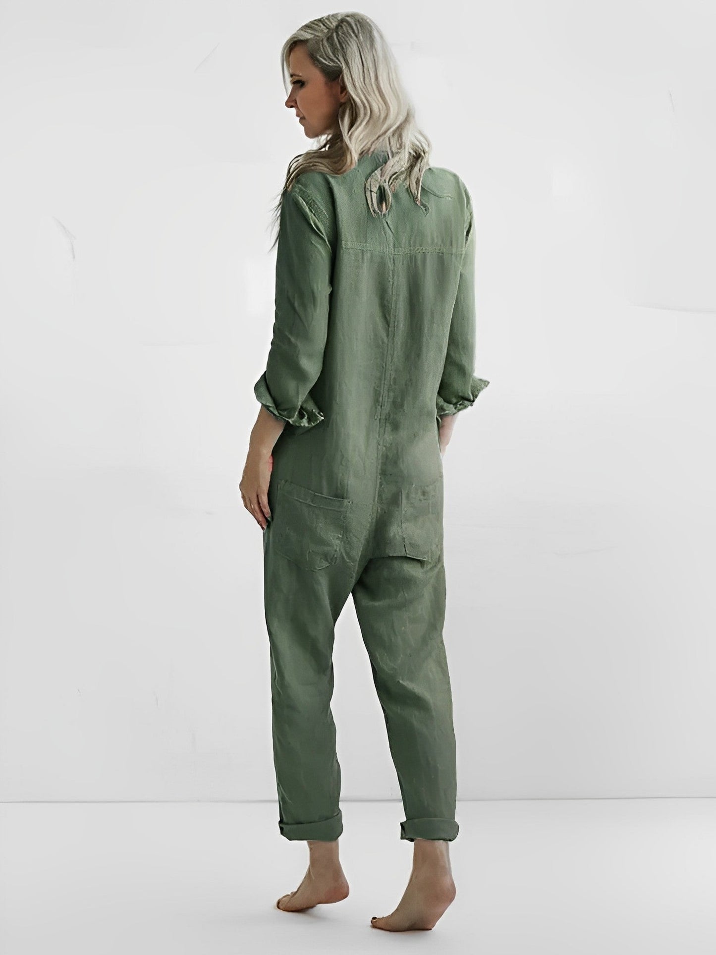 Léa Blanchet - Figure-Flattering Green Jumpsuit