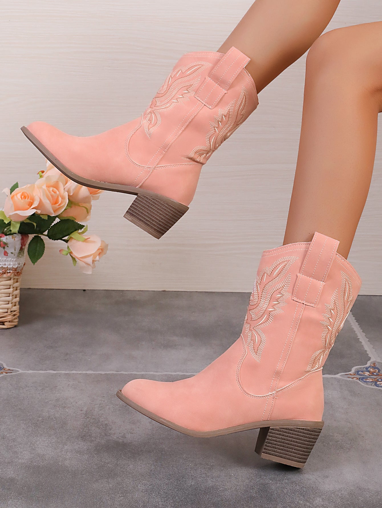 Stylish Pointed Toe Western Cowgirl Boots