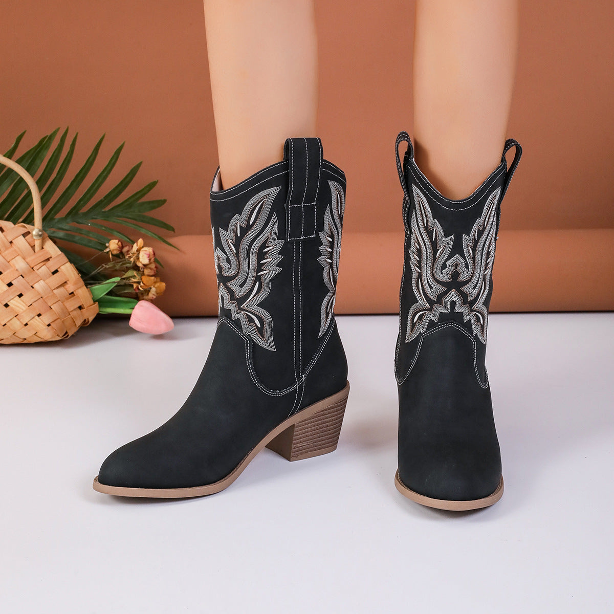 Stylish Pointed Toe Western Cowgirl Boots