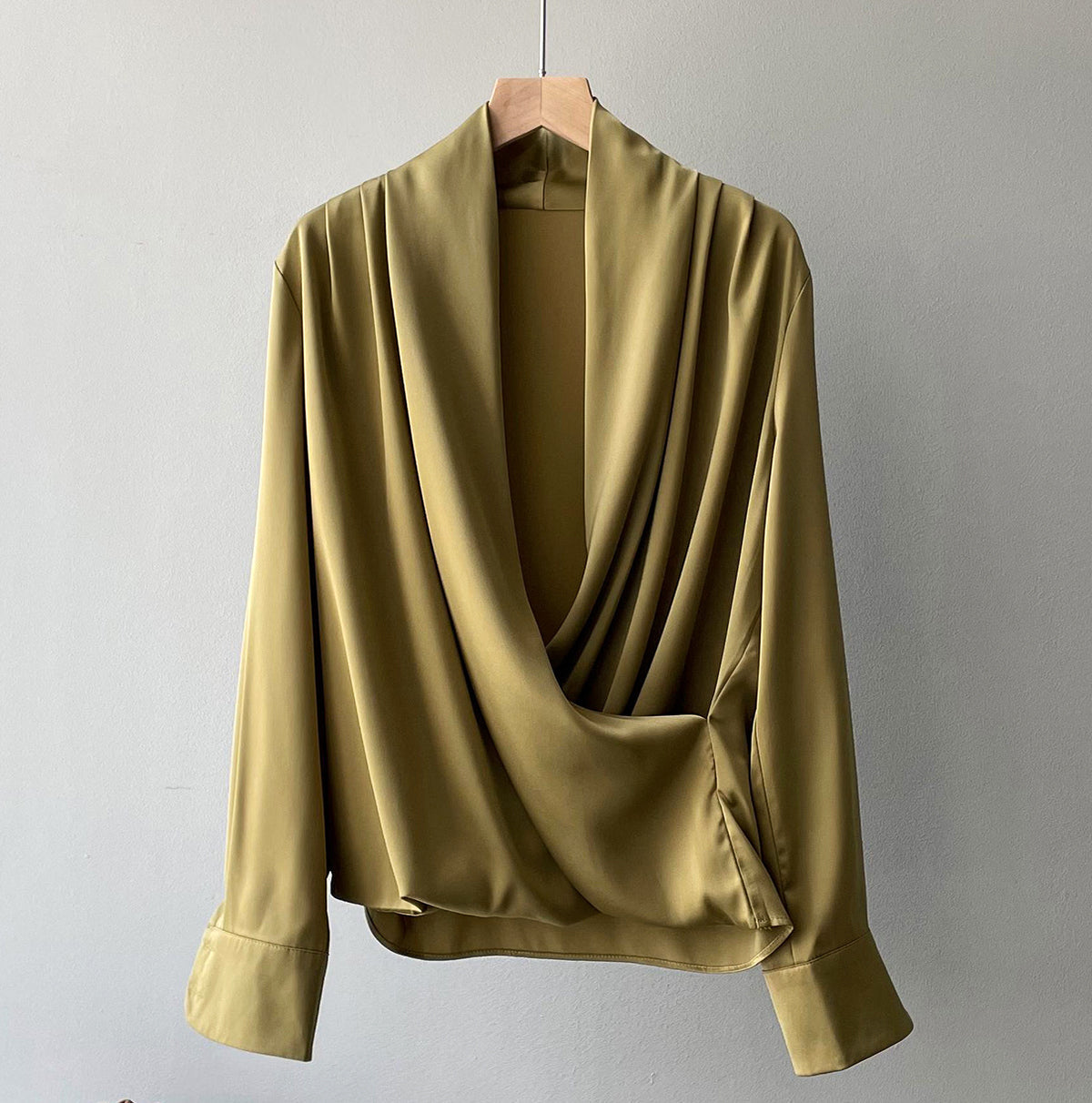 Jolijn | Elegant Satin Blouse