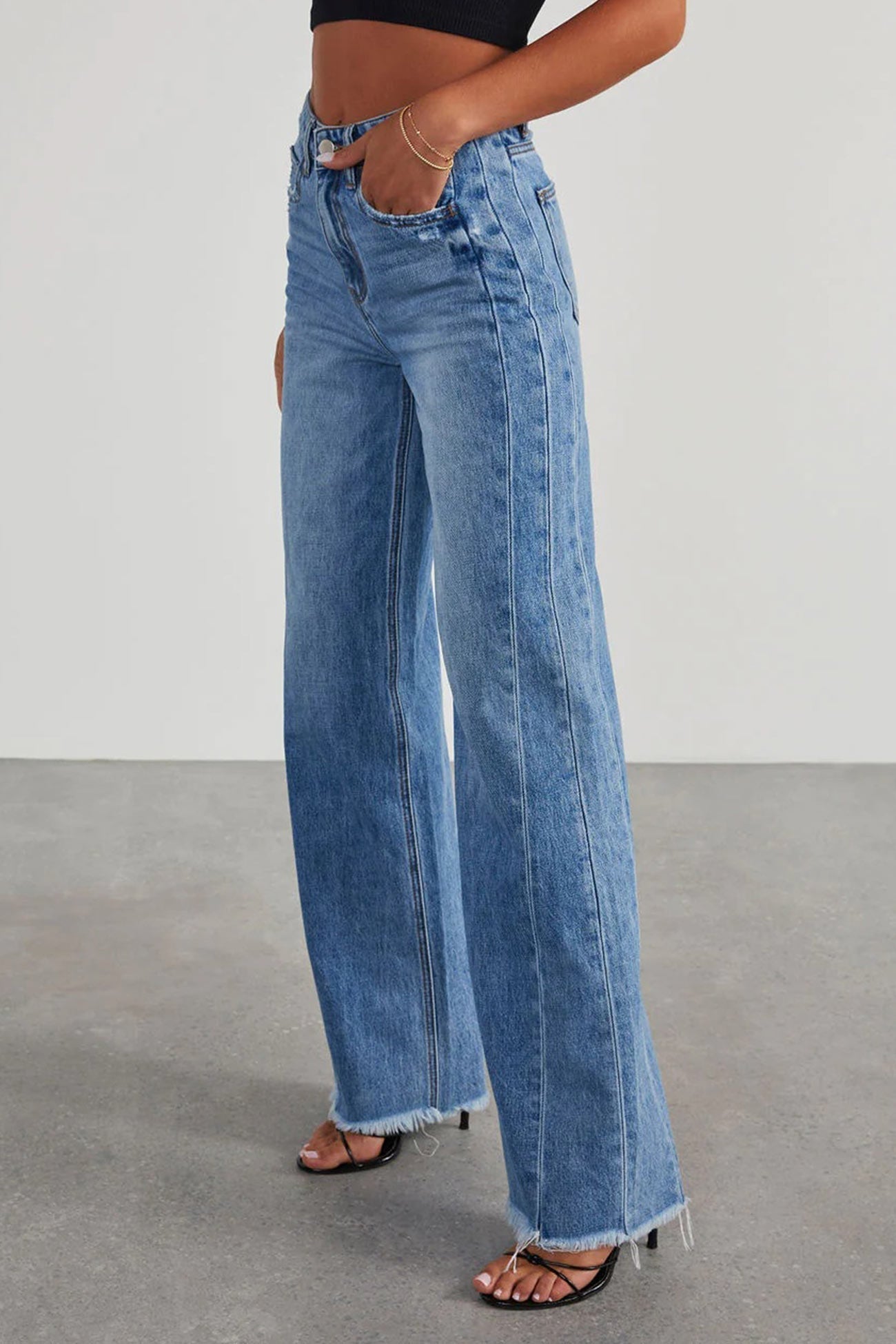 Olivia - mid waisted raw edge hem jeans