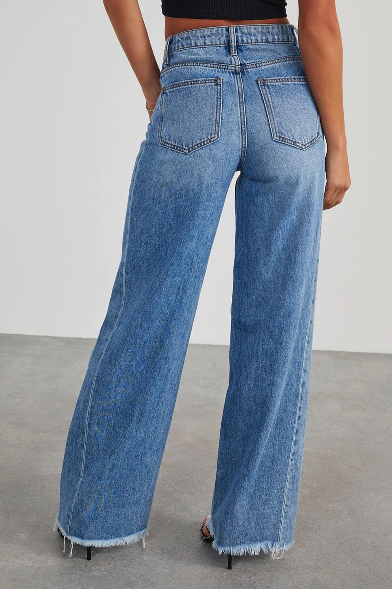 Olivia - mid waisted raw edge hem jeans