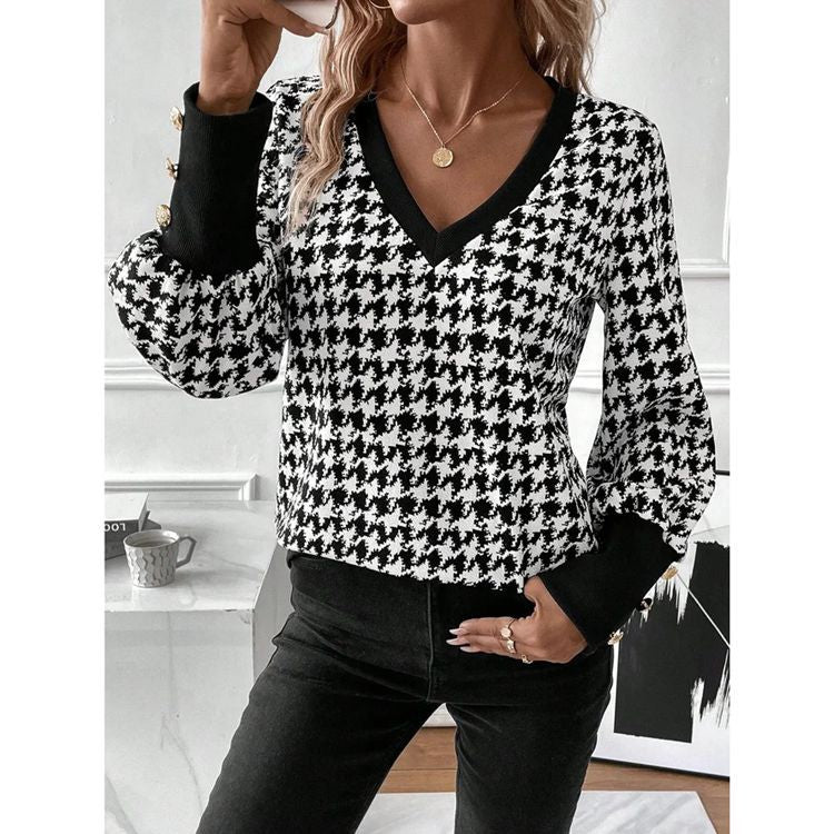 Isabelle Moreau | Elegant V-neck Long Sleeves