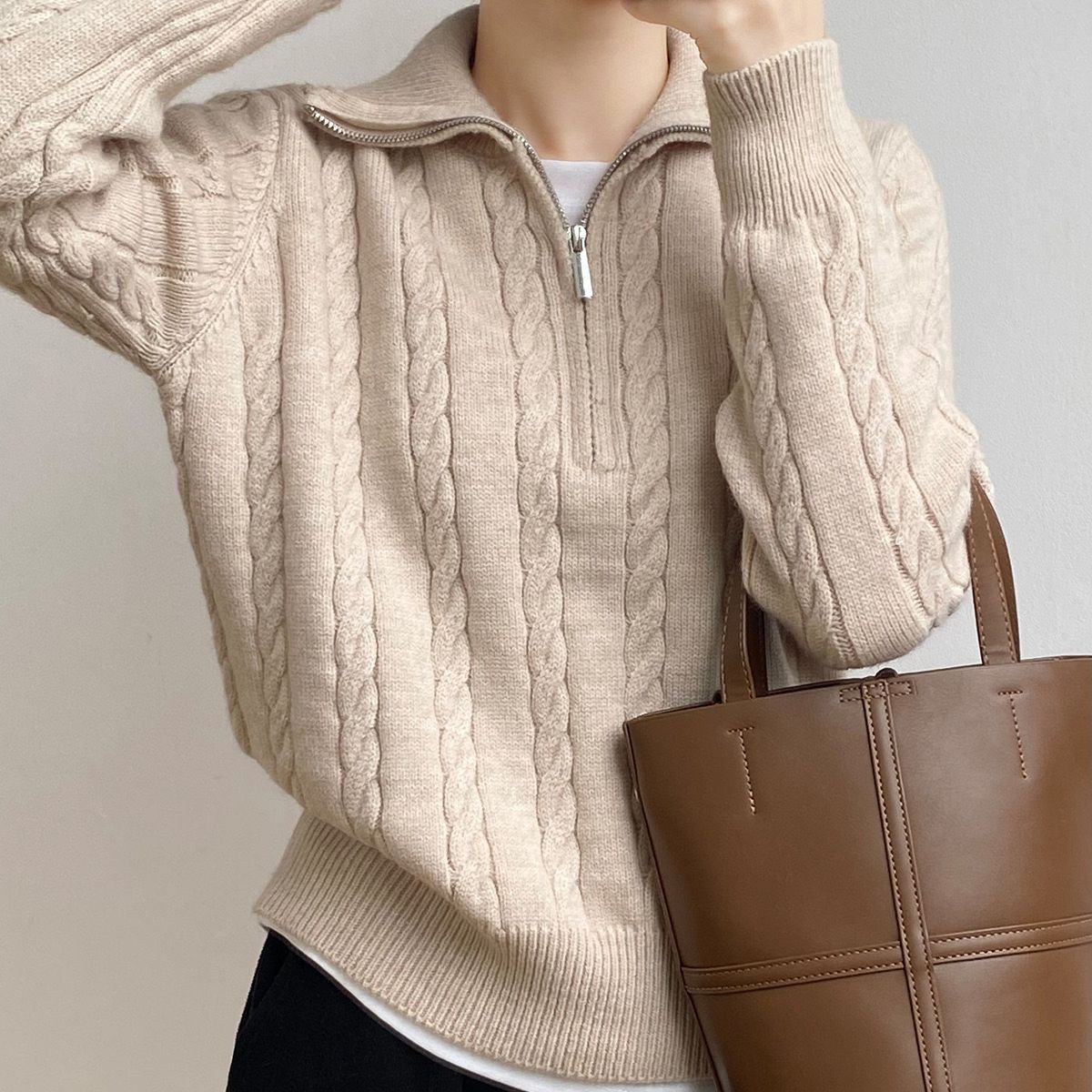 Isabelle Moreau | Trendy Zippered Sweater