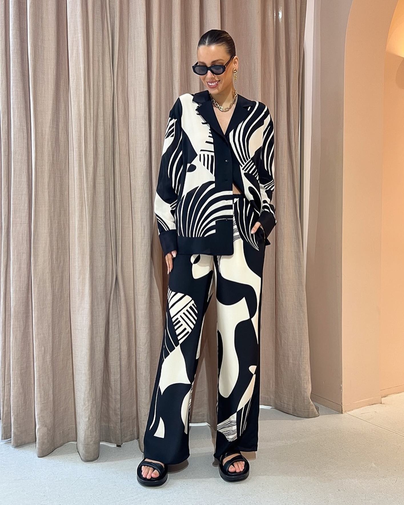 Paulina Versatile Black and White Set