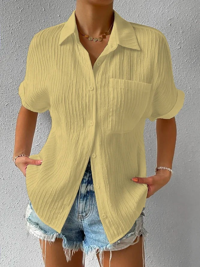 Loose-fitting, casual blouse with a button-down shirt collar