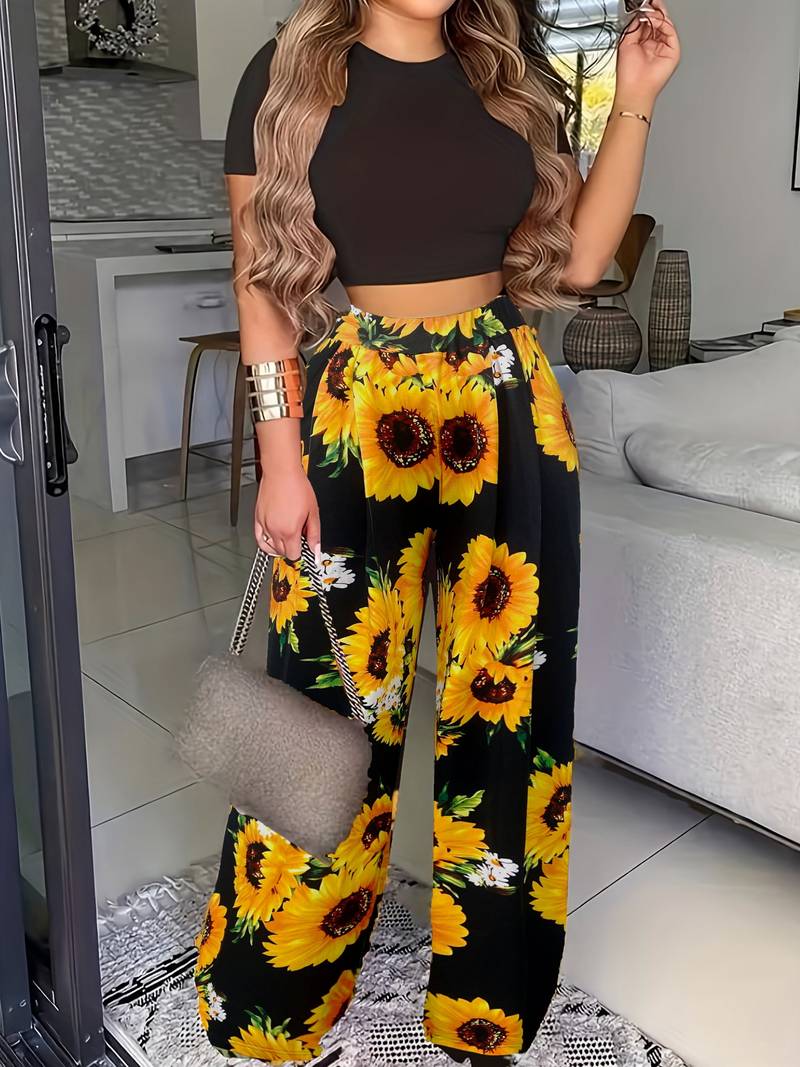 Amelia – summer set consisting of a cropped t-shirt and floral wide-leg trousers