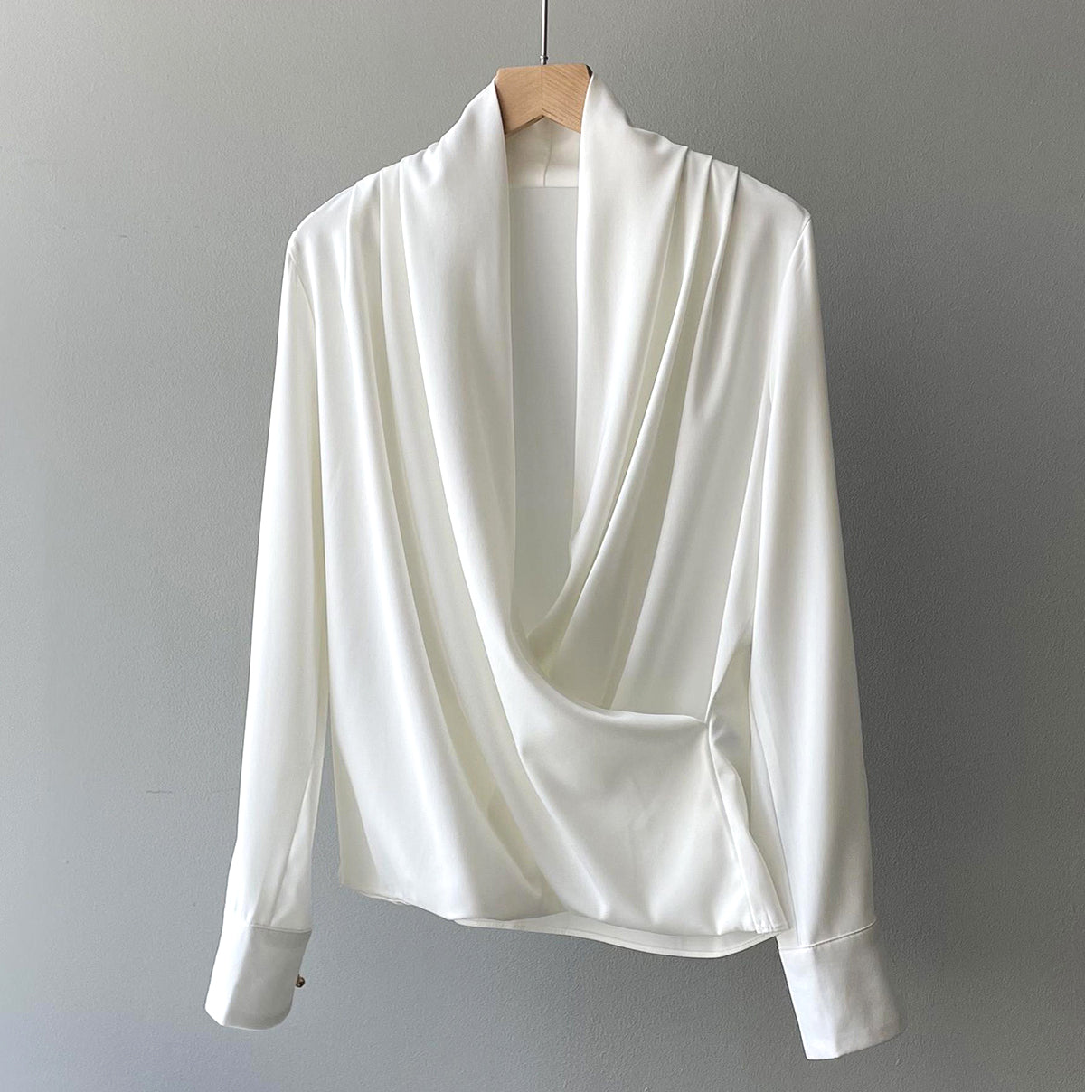 Jolijn | Elegant Satin Blouse