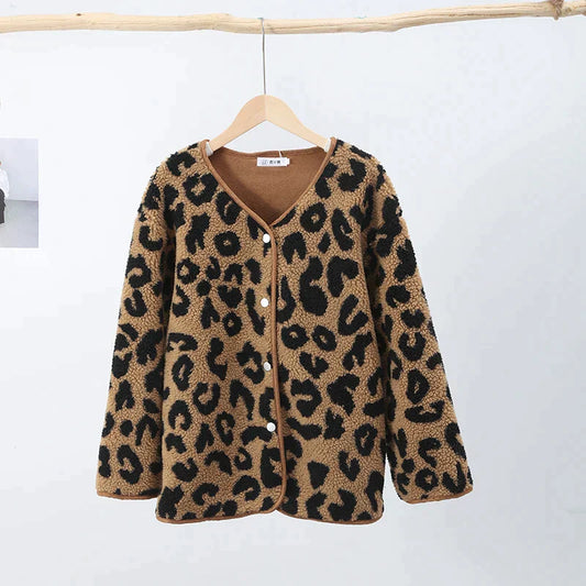 Leopardfrost – stylish winter coat with leopard motif for brave women