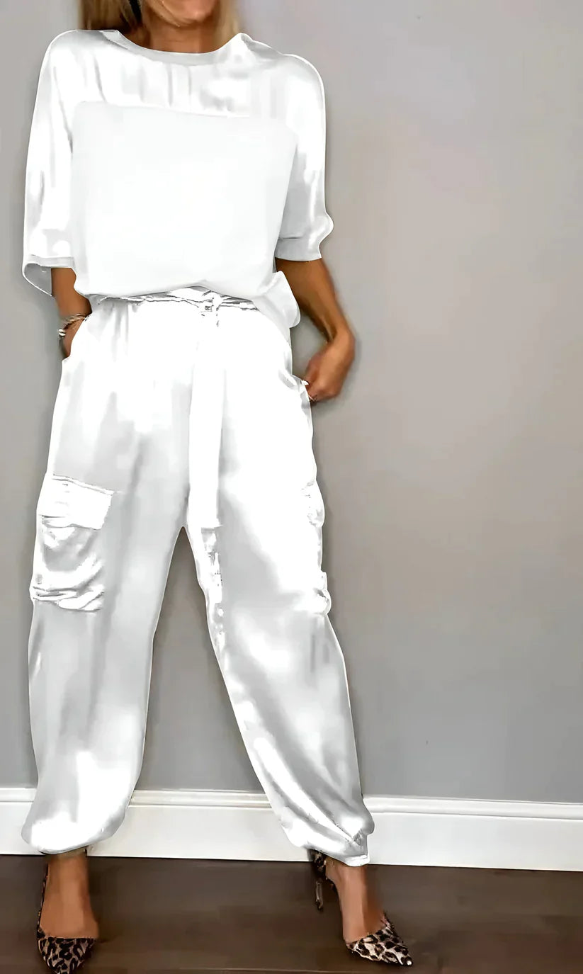 Silkease – two-piece suit consisting of a top and trousers with half sleeves